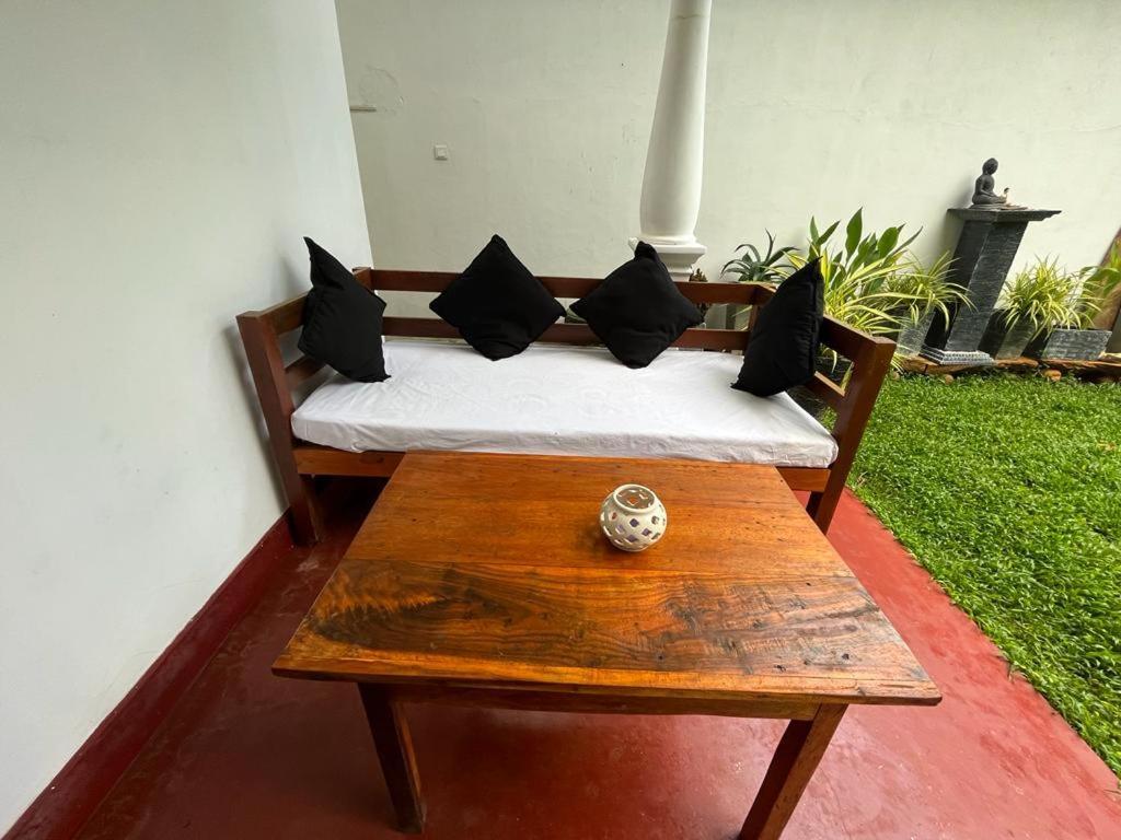 Beach House Kalukatiya - Family Villa, Seaview Room, Garden Room Dikwella Exterior foto